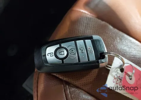 2020 Ford Fusion Titanium z USA, uszkodzony, nr VIN 3FA6P0D9XLR137939